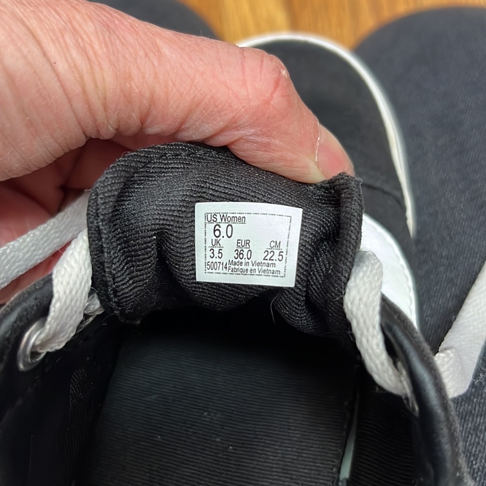 Vans Old Skool Skate Shoe - Picture 12 of 13